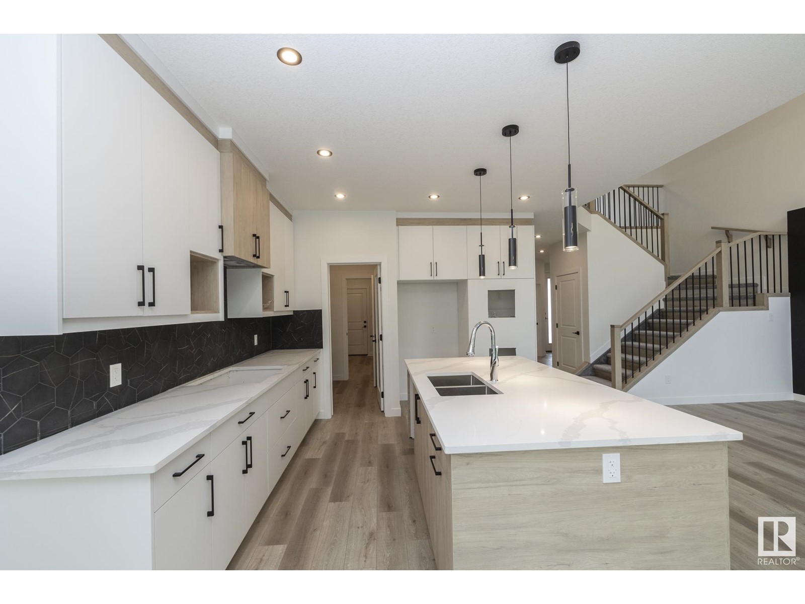 Home 2 - Image 3